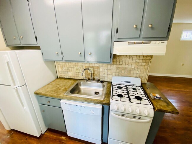 Building Photo - 98 Lummus Dr.- Bonnie's Cottage