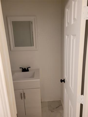 Building Photo - 609 E University Ave