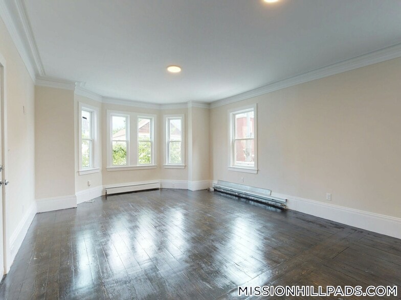 Building Photo - 839 Parker St