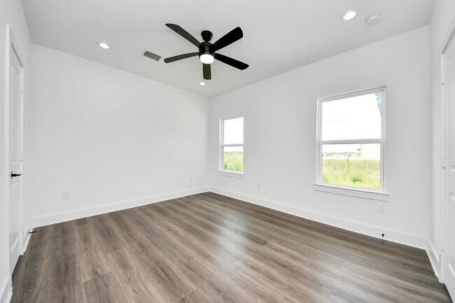 Building Photo - 6273 Rd 5503