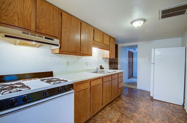 Building Photo - 1704 Belleview Ave