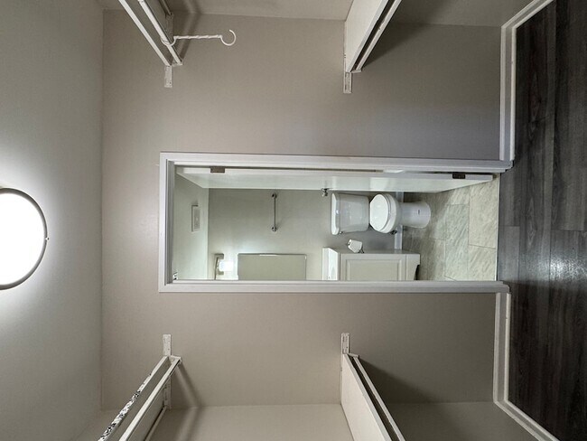 Building Photo - 2220 Abbeywood Dr