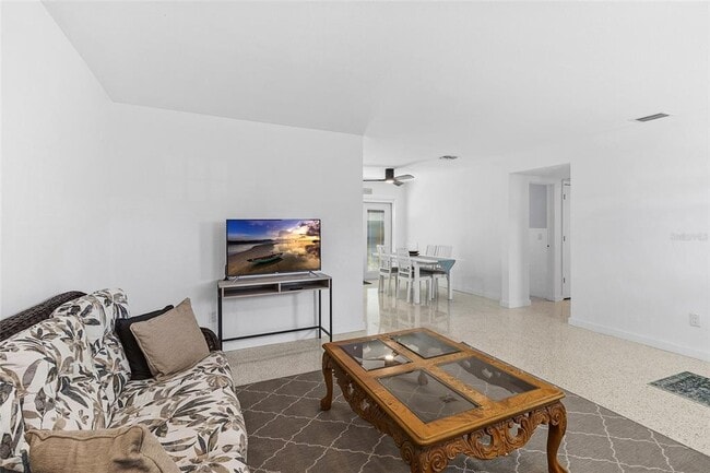 Building Photo - 3700 Whiting Dr SE