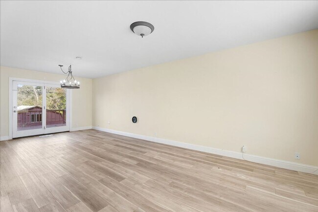 Building Photo - 2717 Knollwood Dr