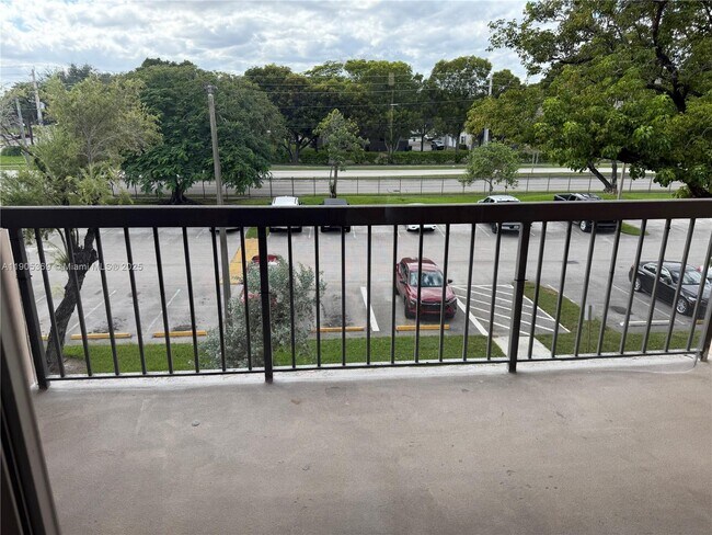 Building Photo - 10625 SW 112th Ave