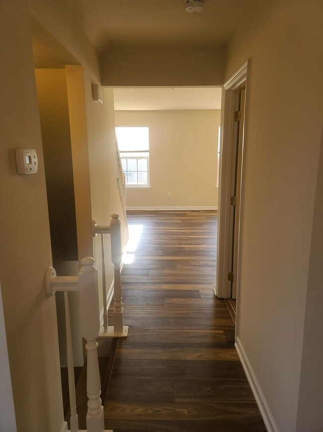 Building Photo - 3 Bedroom 2 1/2 bath ** End Unit** Townhome for Rent in Waynesboro