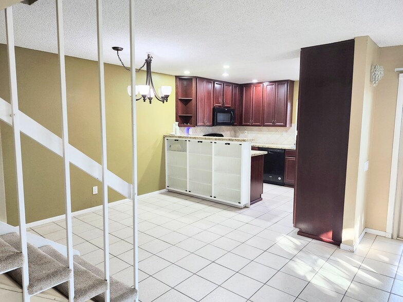 Dining - 9514 Easter Way