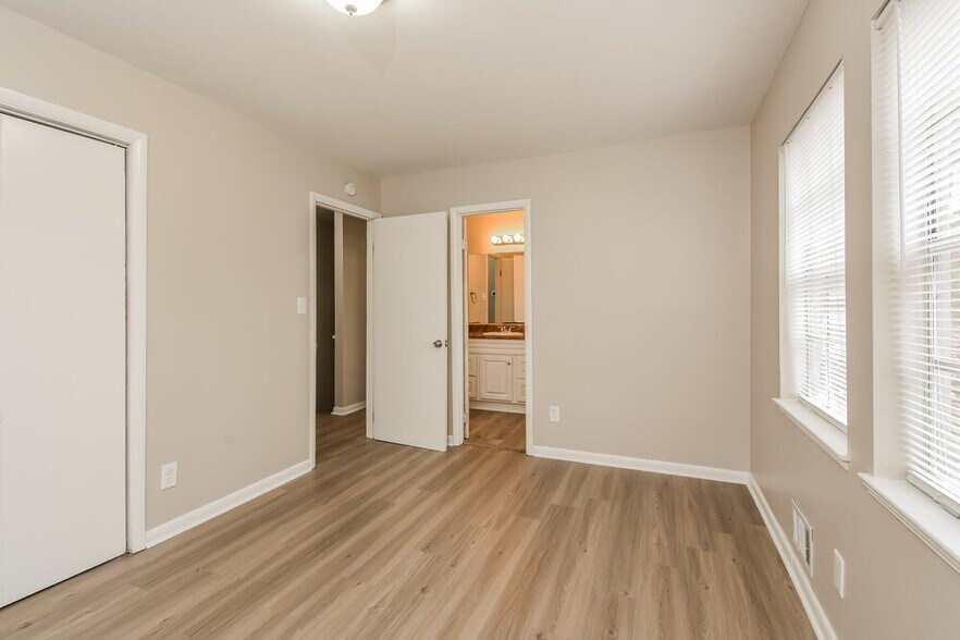 Building Photo - 448 King Arthur Ct