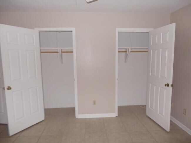 Building Photo - 1506 Twin Lakes Cir