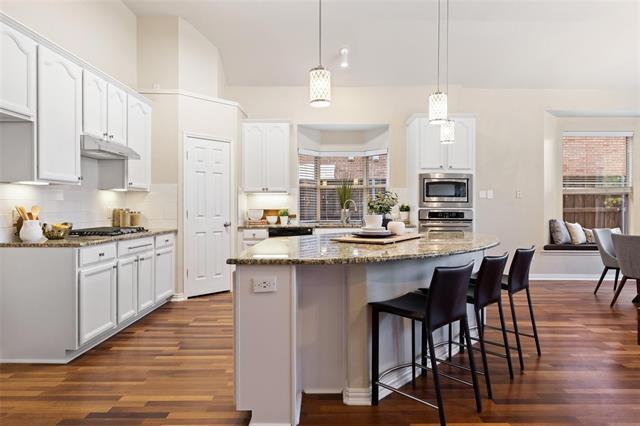 Building Photo - 9750 Grassland Dr
