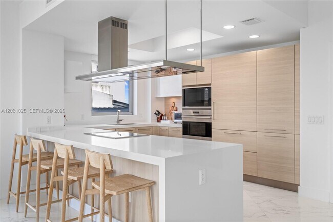 Building Photo - 17111 Biscayne Blvd