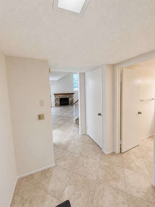 Building Photo - 3727 Mesa Oak Ln