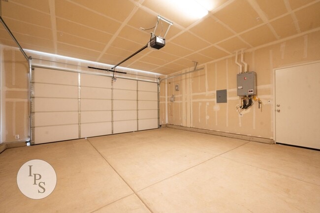 Building Photo - BRAND NEW!! Madera Westside Home, 3BR/2BA,...