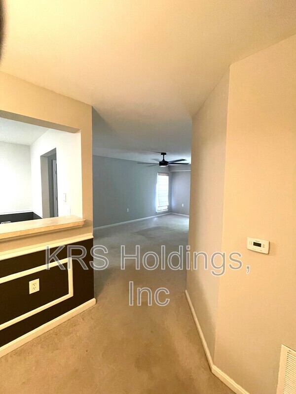 Building Photo - 1037 Gardenview Loop