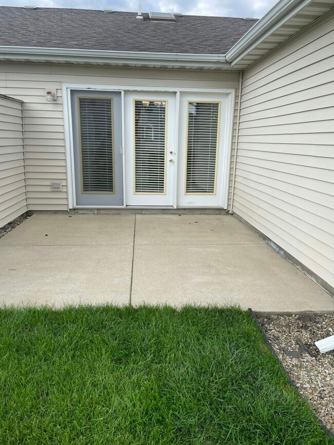 Building Photo - 1727 Chestnut Dr