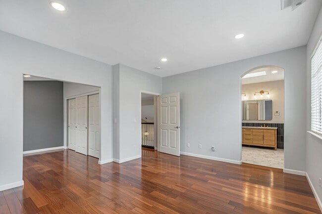 Building Photo - Remodeled 4-Bedroom 3-Bathroom House in Sa...