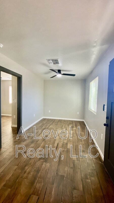 Building Photo - 2341 S 3rd Ave