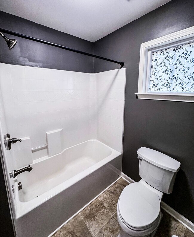 Building Photo - Gorgeous 3 Bed 2.5 Bath Plus Loft Home on ...