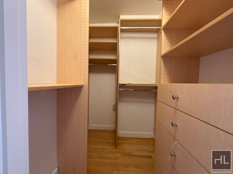 Building Photo - Fourth Avenue