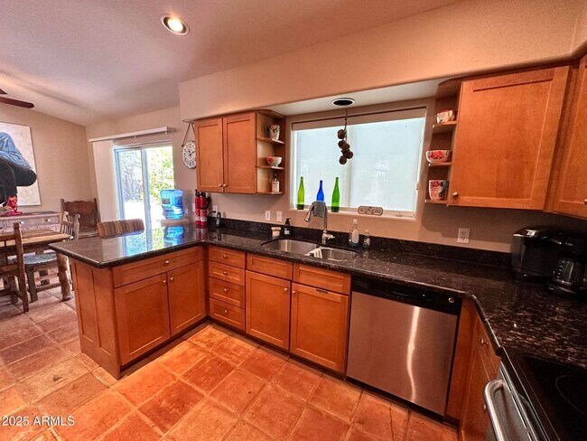 Building Photo - 16040 N Boulder Dr