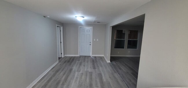 Building Photo - 1550 W 32nd St