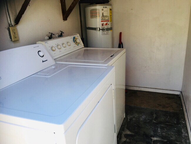 Building Photo - 2120 Grand Ave