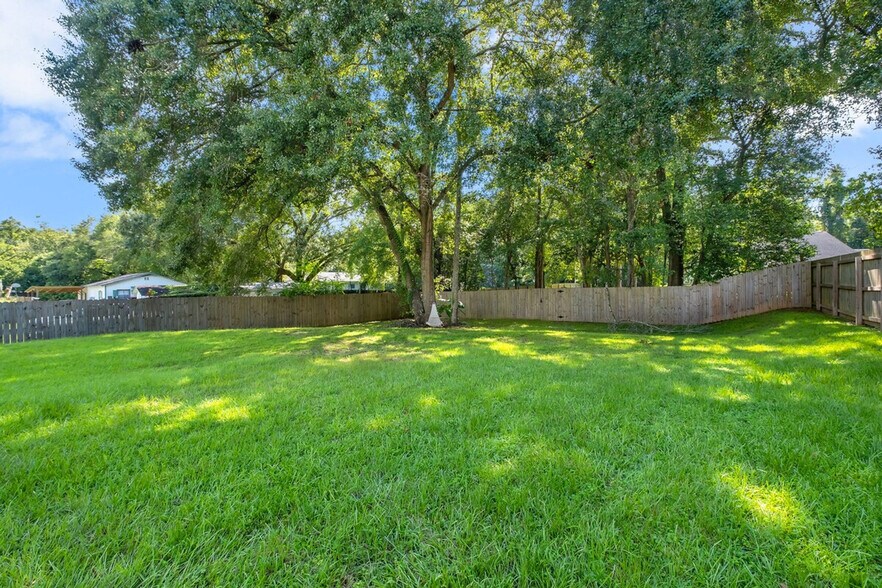 Building Photo - 1870 Mary Ellen Dr