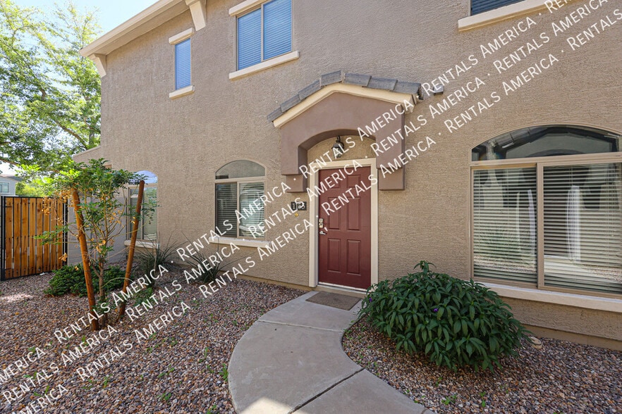 Primary Photo - 2401 E Rio Salado Pky