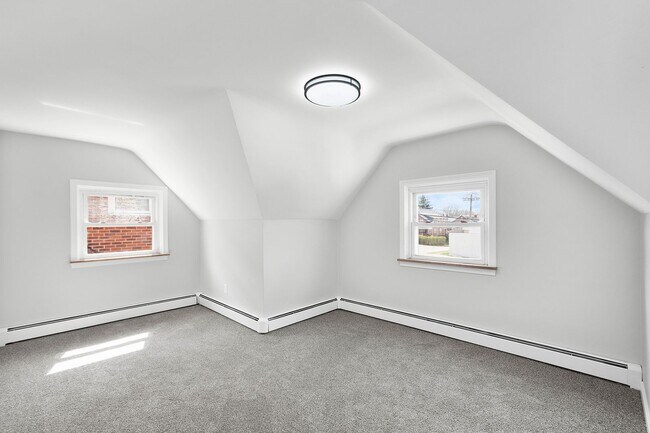 Building Photo - 826 Miller Ave