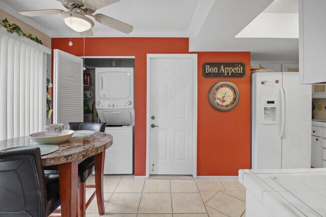 Building Photo - Charming Cathedral City Condo with Territorial Views