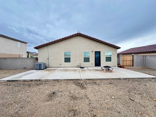 Building Photo - NICE FORT MOHAVE HOME