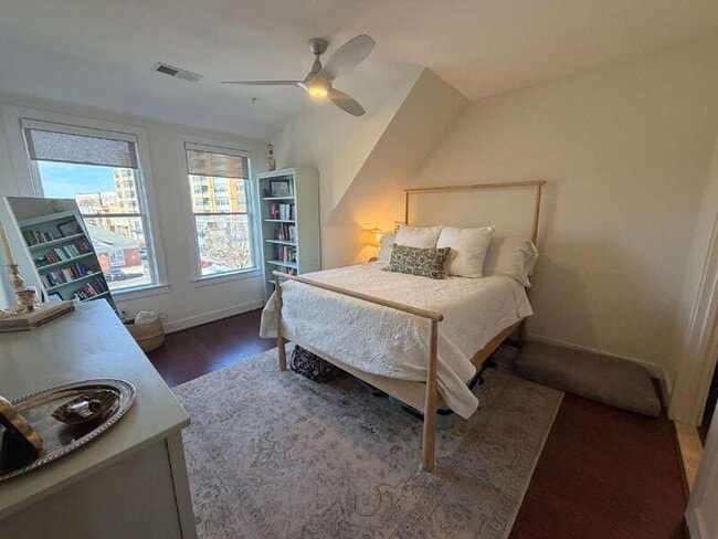 Building Photo - 1107 S Walter Reed Dr