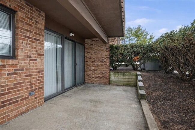 Building Photo - 1204 Dutilh Rd