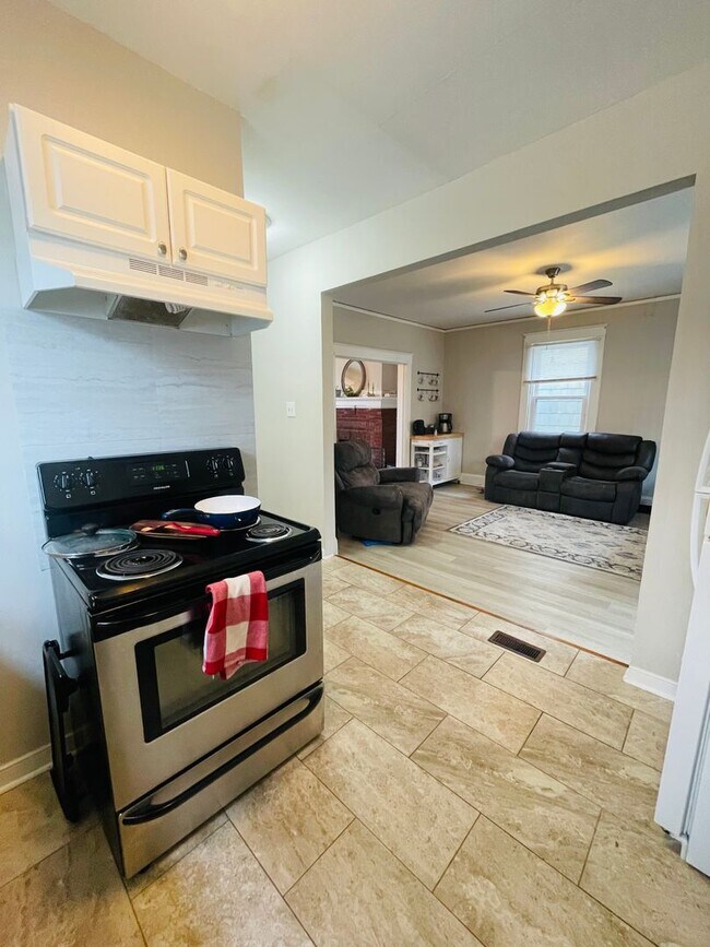 Building Photo - Beautifully Renovated 3bdrm/1.5bth Home Located in Richmond's North-side!