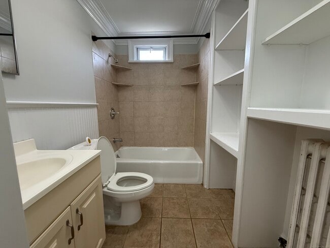 Building Photo - 556 Hawley Ave