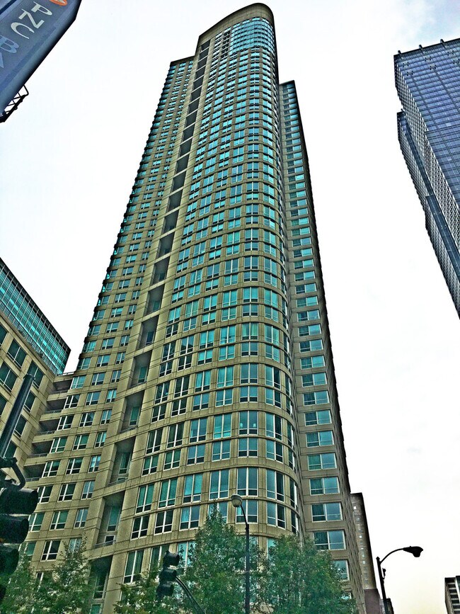 Primary Photo - River North High Rise 1b/1b with Fantastic...