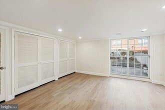 Building Photo - 411 W Shunk St