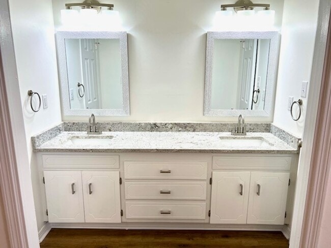 Building Photo - Corner Lot Brick Huntleigh Woods