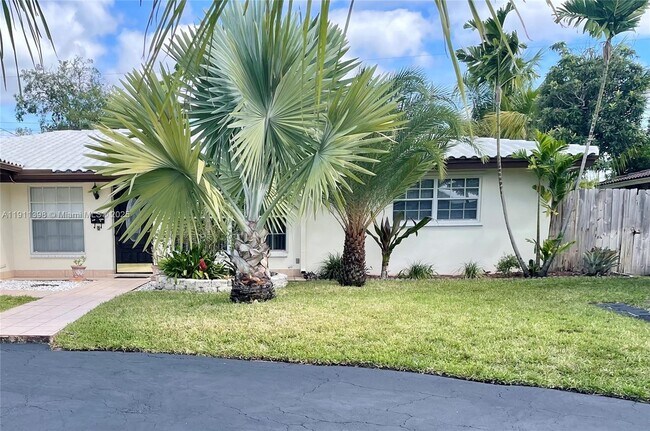 Primary Photo - 5706 NE 17th Terrace