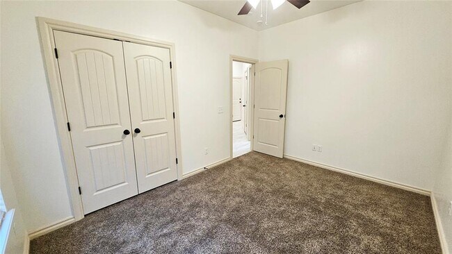 Building Photo - 1801 Savannah Ln