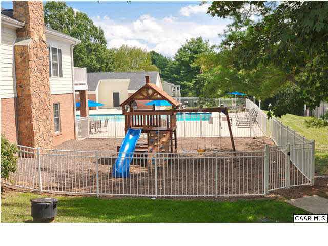 Building Photo - Three Bedroom Condo Available at the Villas of Southern Ridge!