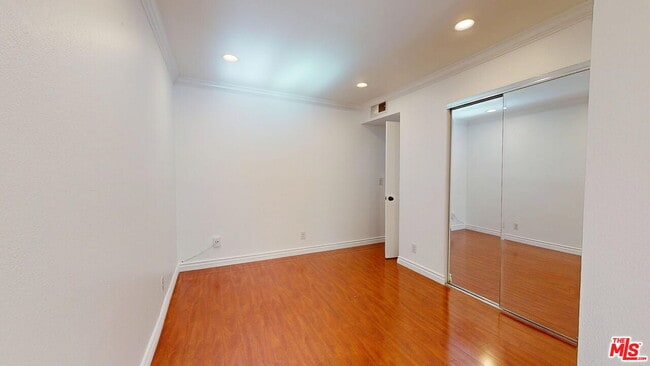 Building Photo - 5652 Yolanda Ave