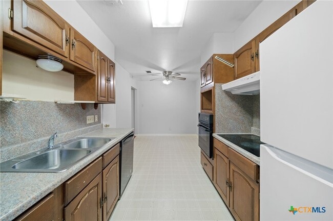 Building Photo - 130 Algarita Rd