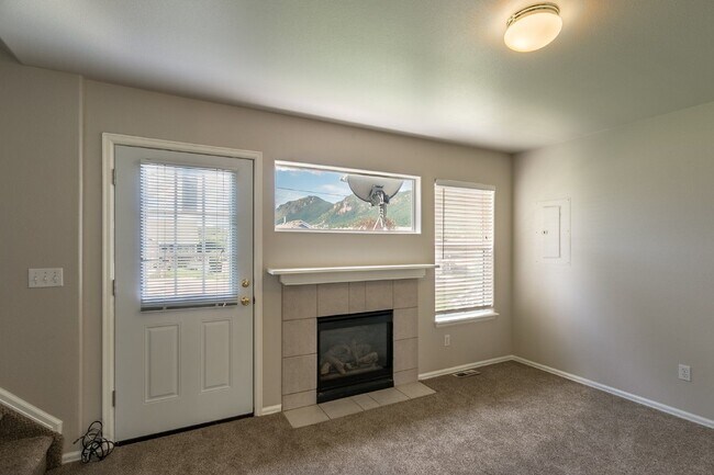 Building Photo - 56 Vale Cir