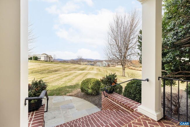 Building Photo - 585 Ragged Mountain Dr