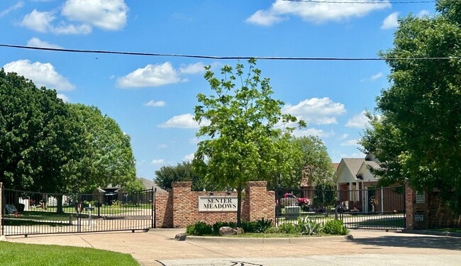 Building Photo - Beautiful 55 and Older Gated Community located in the center of town!