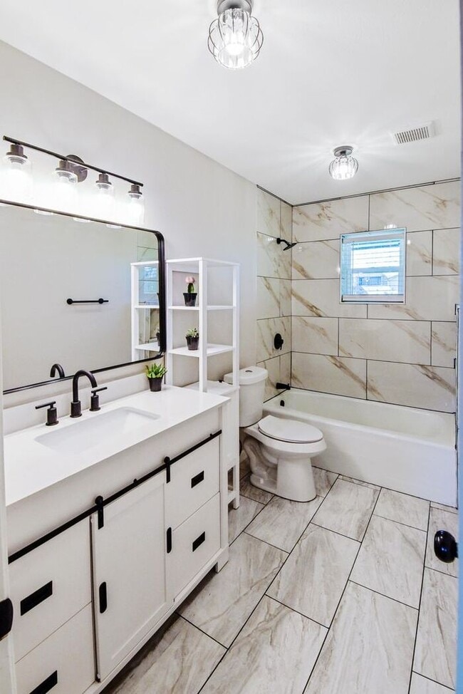 Building Photo - Available Now! Newly Remodeled 4 Bed 3 Bat...