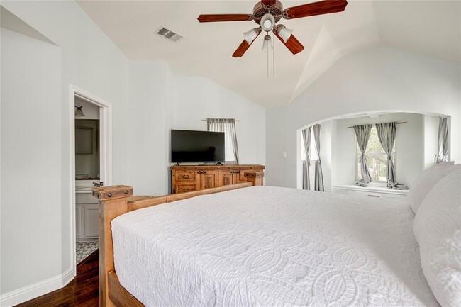 Building Photo - 1802 Village Oak Ct