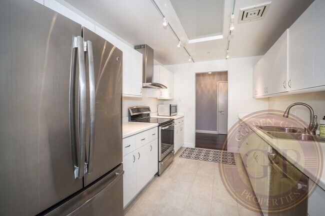 Building Photo - Financial District - 2 BR, 2 BA Condo 1,510 Sq. Ft. - 3D Virtual Tour, Furnished or Unfurnished O...