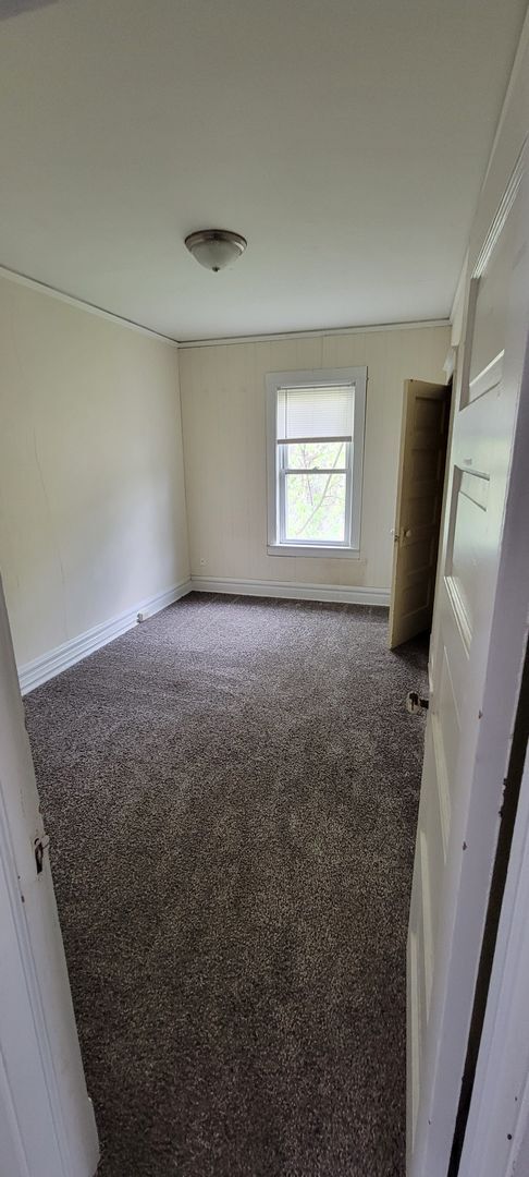 Building Photo - AVAILABLE JUNE - 4 Bed 1 Bath Located In East Hillside